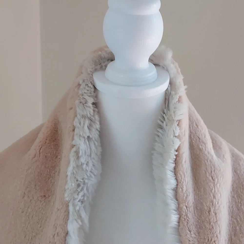 NWT Maje‎ Womens Cream/Blush Faux Fur Stole/Scarf/Wrap One Size